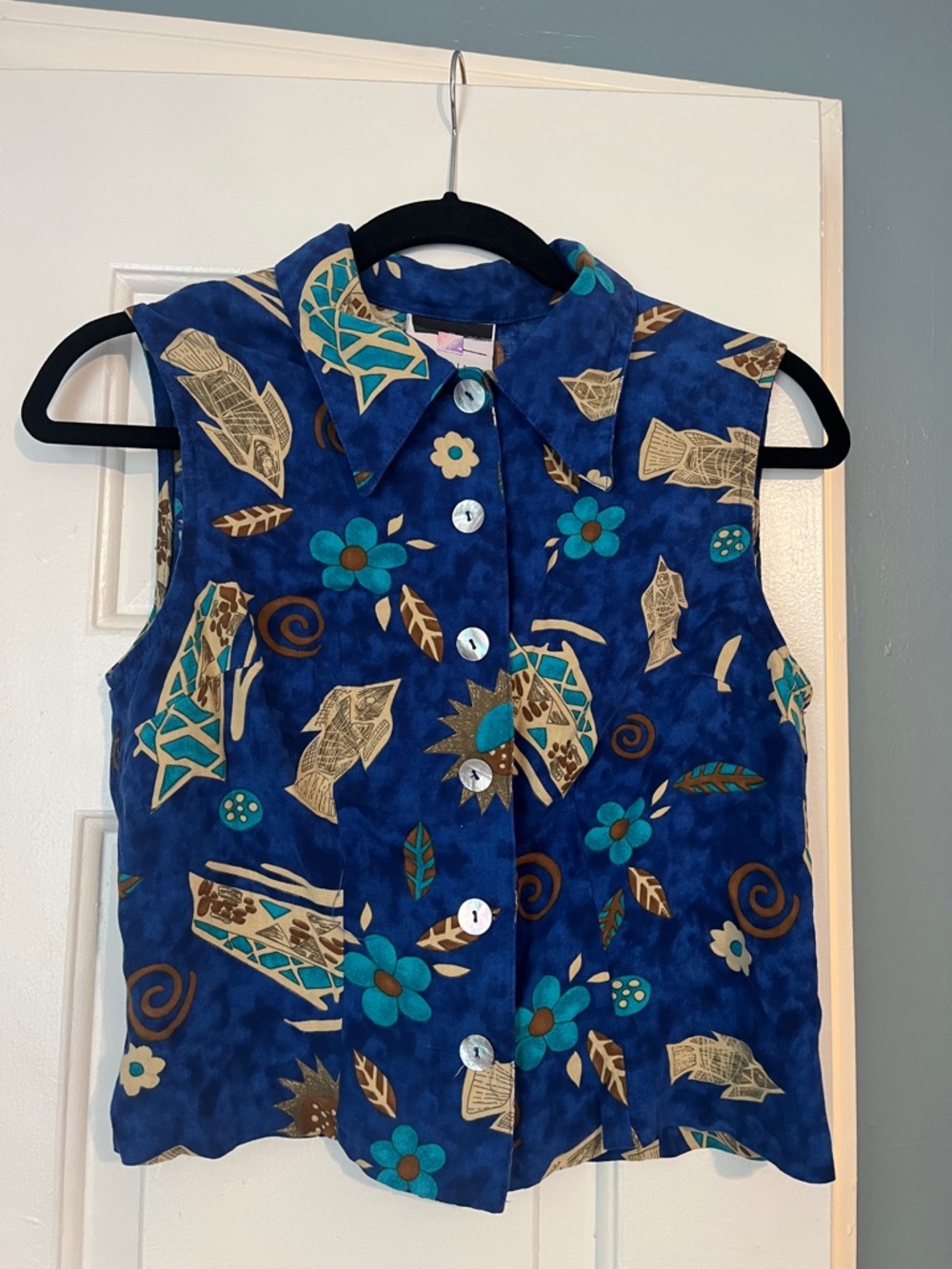 Vintage Blue Floral Print Sleeveless Button-Down Shirt